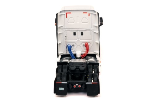 FREIGHTLINER Cascadia 2018 White 