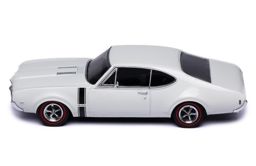 OLDSMOBILE 442 W-30 Coupe 1970 White w/ Black Stripes