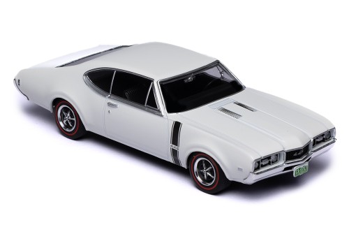 OLDSMOBILE 442 W-30 Coupe 1970 White w/ Black Stripes
