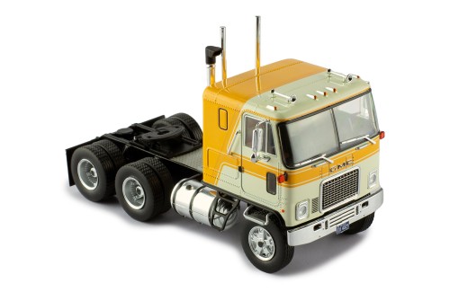 GMC Astro 95 1970 White and Yellow