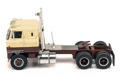 INTERNATIONAL Transtar COE 1965 Beige