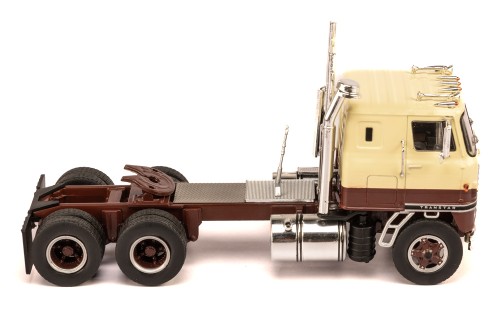 INTERNATIONAL Transtar COE 1965 Beige