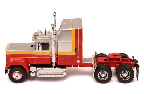 MACK SUPERLINER MAGNUM 1985 Red and Silver