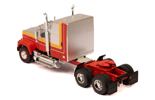 MACK SUPERLINER MAGNUM 1985 Red and Silver