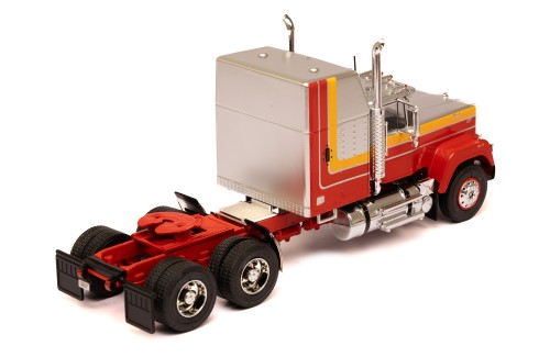 MACK SUPERLINER MAGNUM 1985 Red and Silver