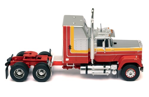 MACK SUPERLINER MAGNUM 1985 Red and Silver