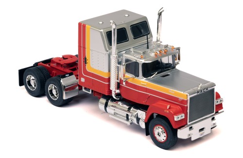 MACK SUPERLINER MAGNUM 1985 Red and Silver