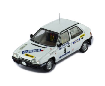 ŠKODA FAVORIT 136L #4 L.Křeček - B.Motl Rallye Valašská Zima 1989